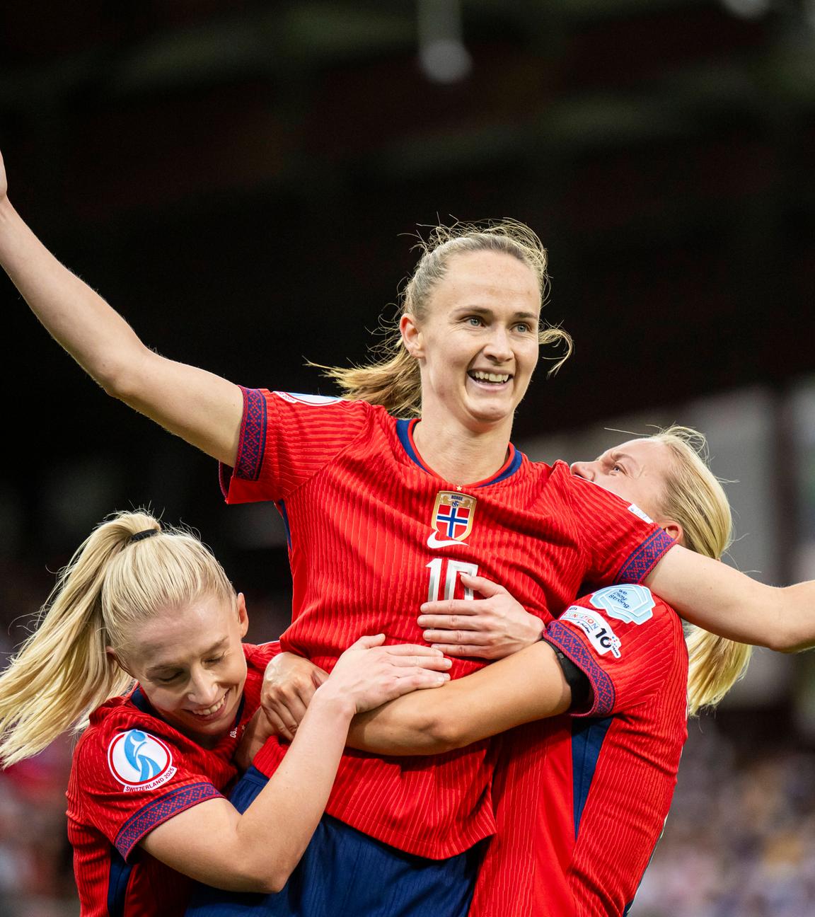 Norwegens Torschützin Caroline Graham Hansen jubelt nach ihrem entscheidenden Tor zum 2:1 gegen Finnland.