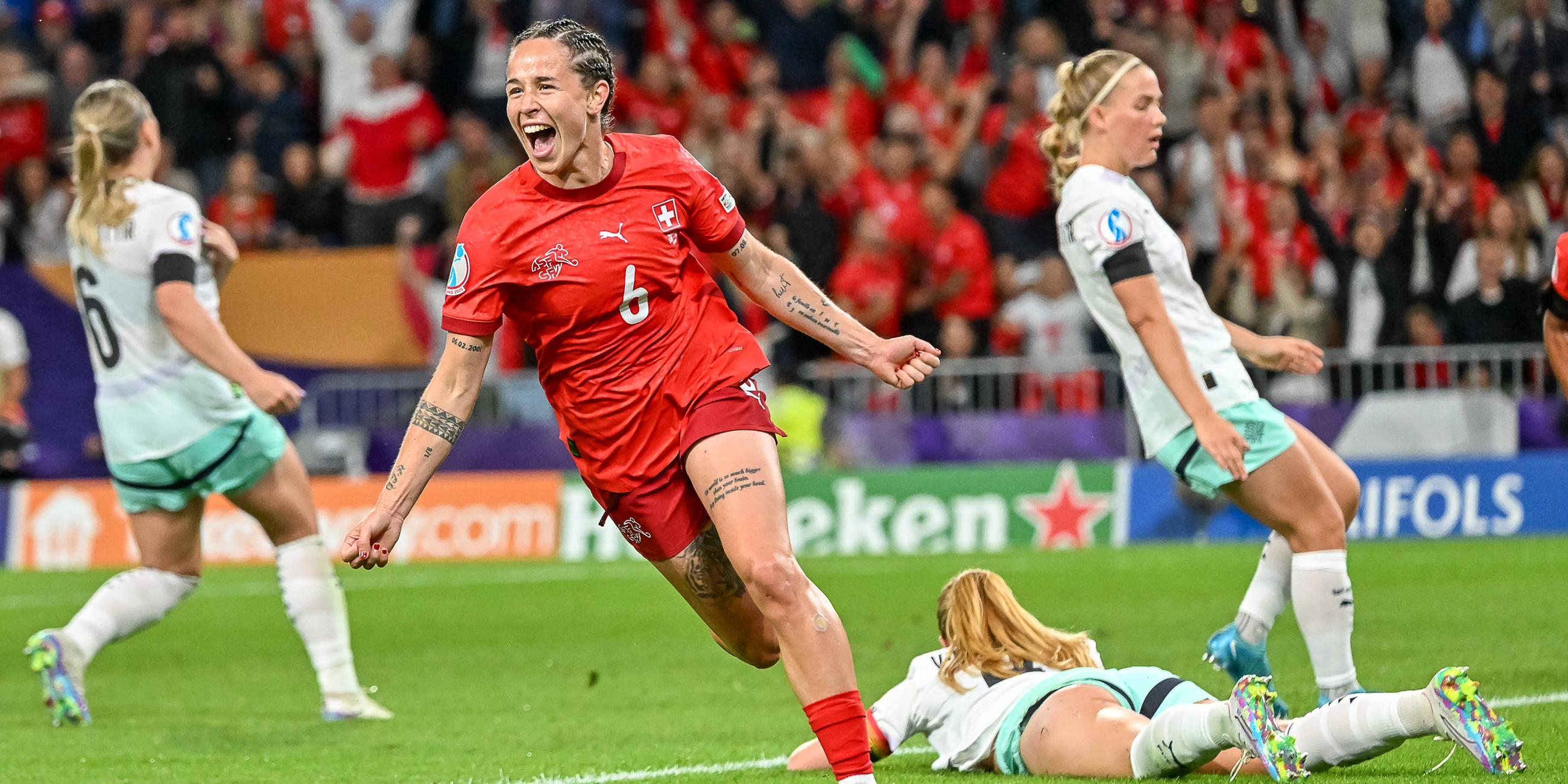 Torschützin Geraldine Reuteler jubelt nach ihrem Tor zum 1:0 gegen Island.