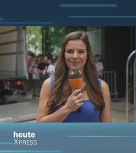 ZDF-Korrespondetin Amelie Stiefvatter (links) in Frankfurt über die Stimmung im deutschen Team vor dem Spiel gegen die Schweiz.