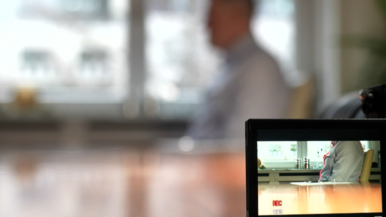 Email von Alice Weidel wird vorgelesen.