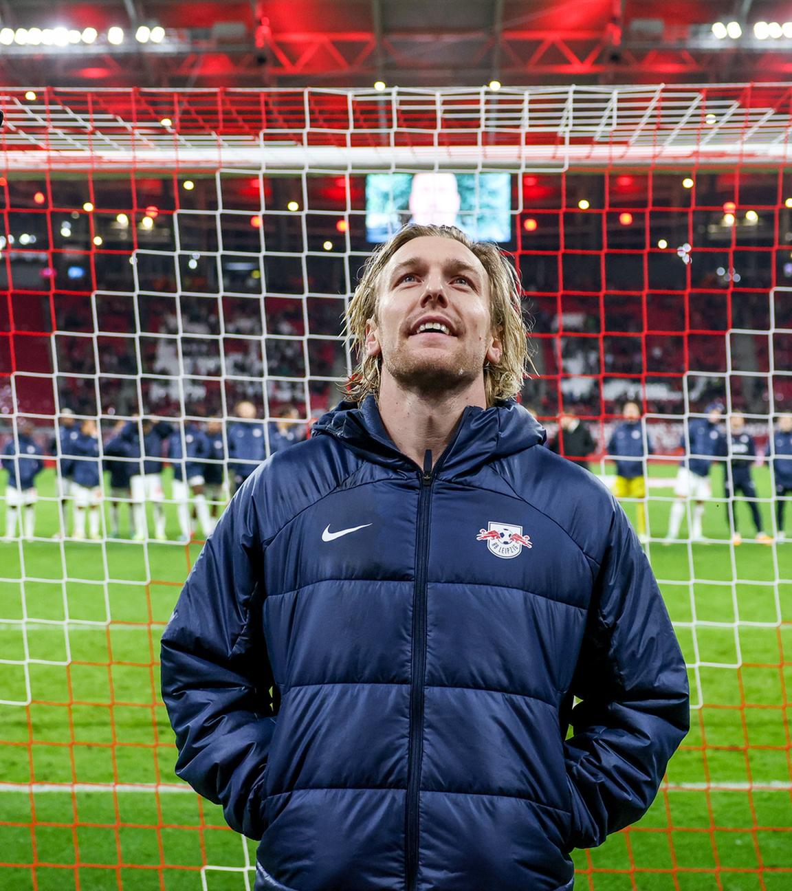 Leipzigs Spieler Emil Forsberg verabschiedet sich am 16.12.2023 von den Fans.