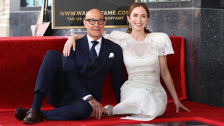 Schauspieler Emily Blunt und Stanley Tucci posieren vor ihren Sternen auf dem Walk of Fame in Hollwood, USA, am 30.04.2026. 