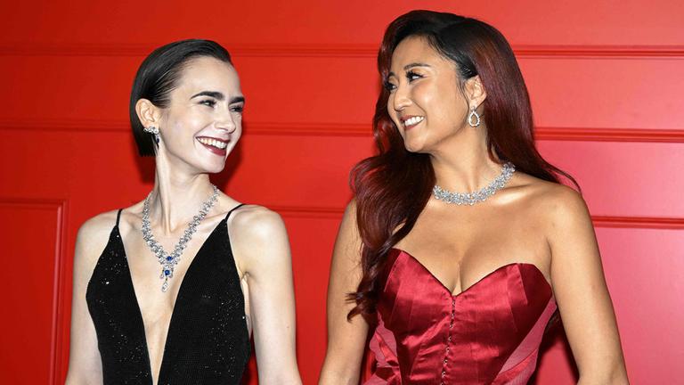 Lily Collins und Ashley Park