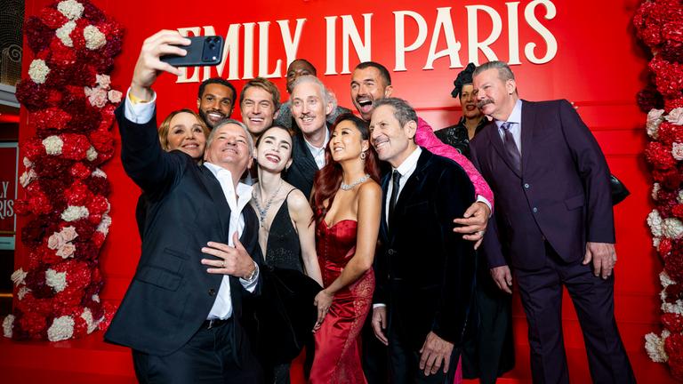 "Emily in Paris" feiert Premiere zu Staffel 5