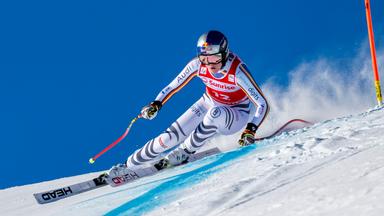 Skifahrerin Emma Aicher aus Deutschland in Aktion während der Abfahrt der Damen beim FIS Skiweltcup in St. Moritz, Schweiz, am 13.12.2025.