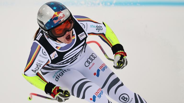 Die Deutsche Emma Aicher jubelt im Zielraum am 18.01.2026 in Tarvsio beim Weltcup.