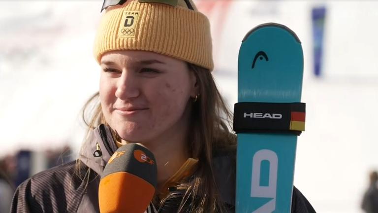 Emma Aicher im Interview am 08.02.2026 in Cortina d'Ampezzo.