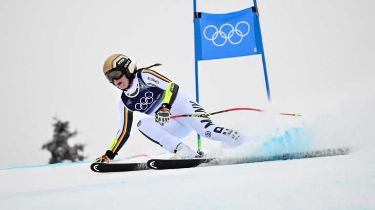 Emma Aicher beim Super-G der Frauen am 12.02.2026 in Cortina d'Ampezzo. 