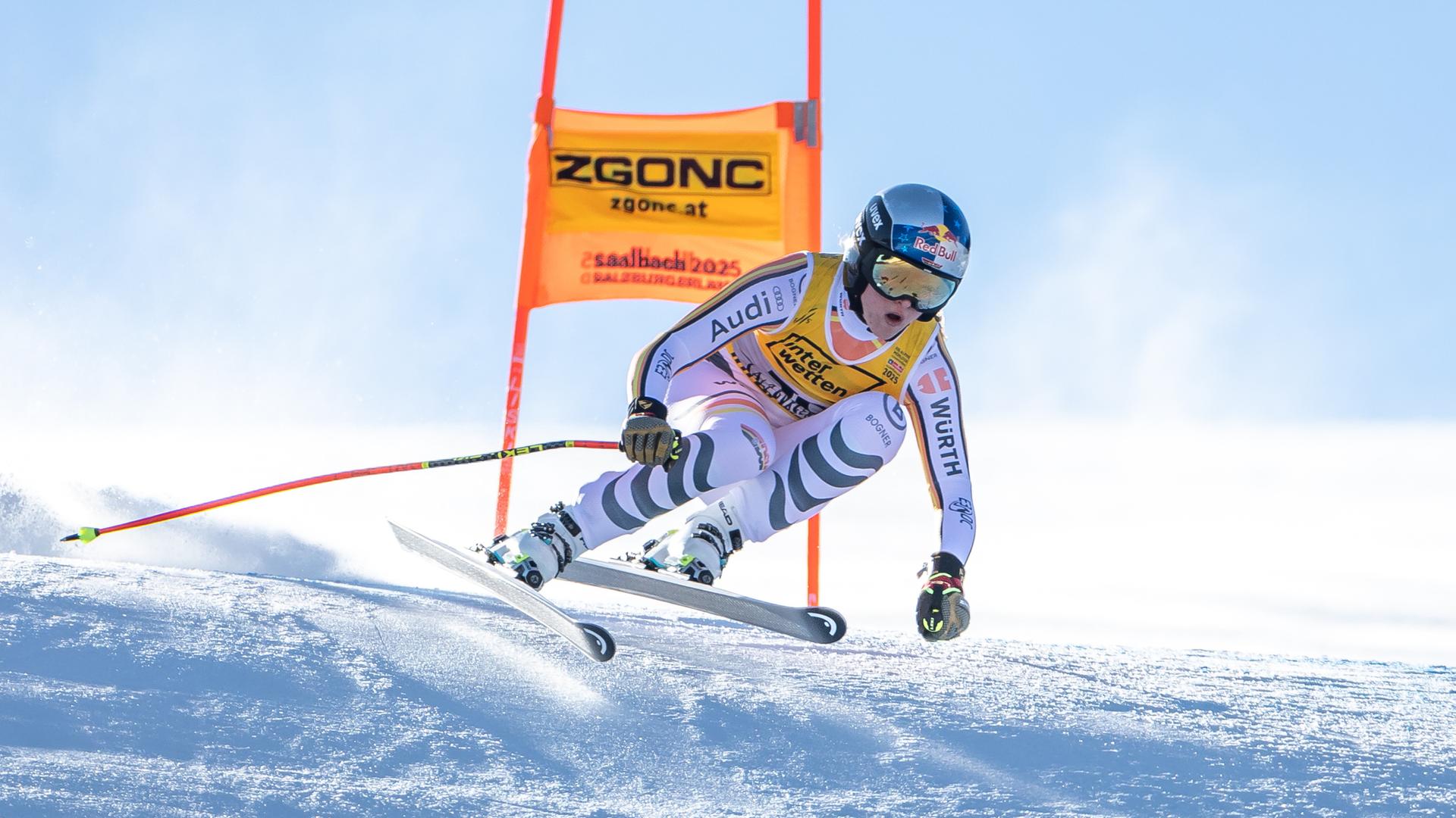 Emma Aicher aus Deutschland bei der Abfahrt der Alpin-WM in Saalbach-Hinterglemm in Aktion.
