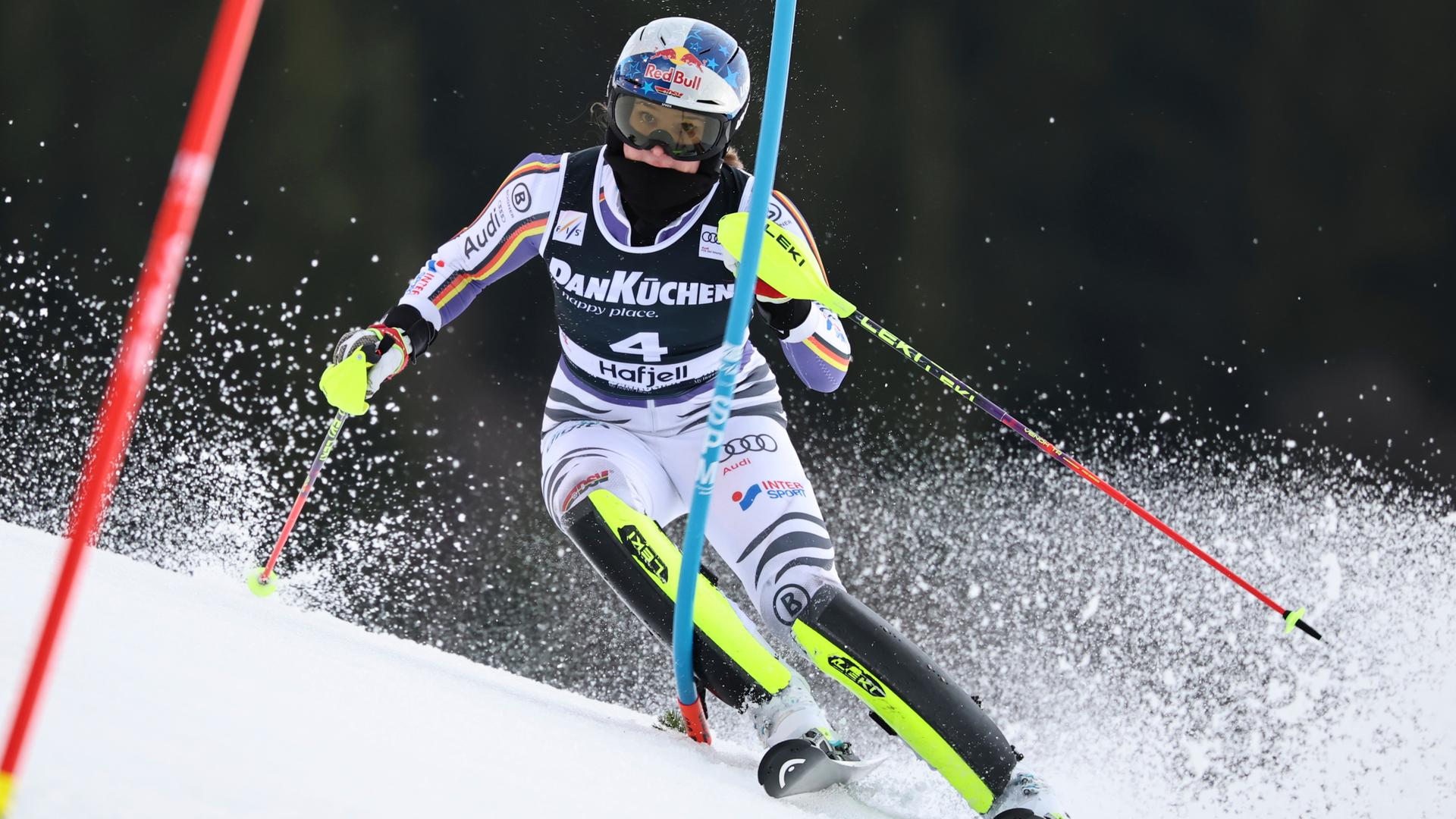 Emma Aicher während des 1. Durchgangs im Slalom beim Weltcup
