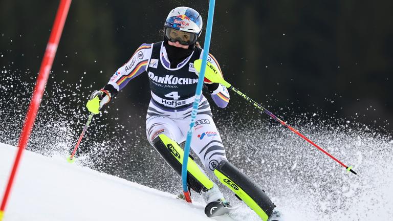 Emma Aicher während des 1. Durchgangs im Slalom beim Weltcup