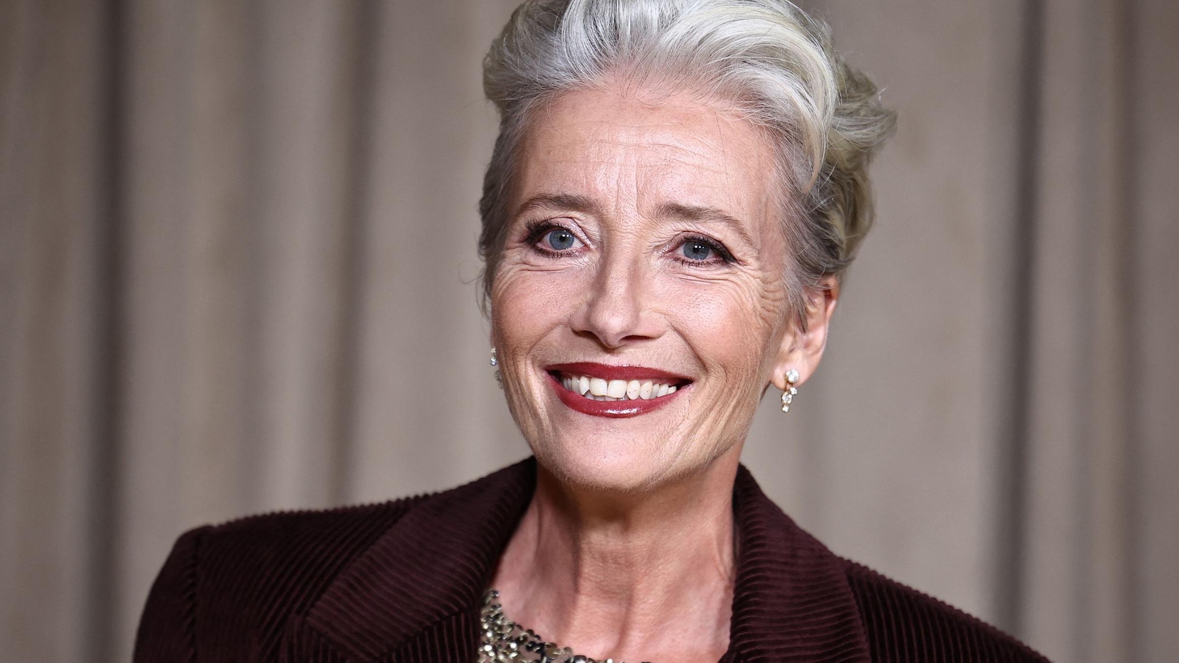 Die britische Schauspielerin Emma Thompson trifft am 3. Oktober 2025 im Natural History Museum in London zur Preisverleihung „The Albies“ der Clooney Foundation ein.