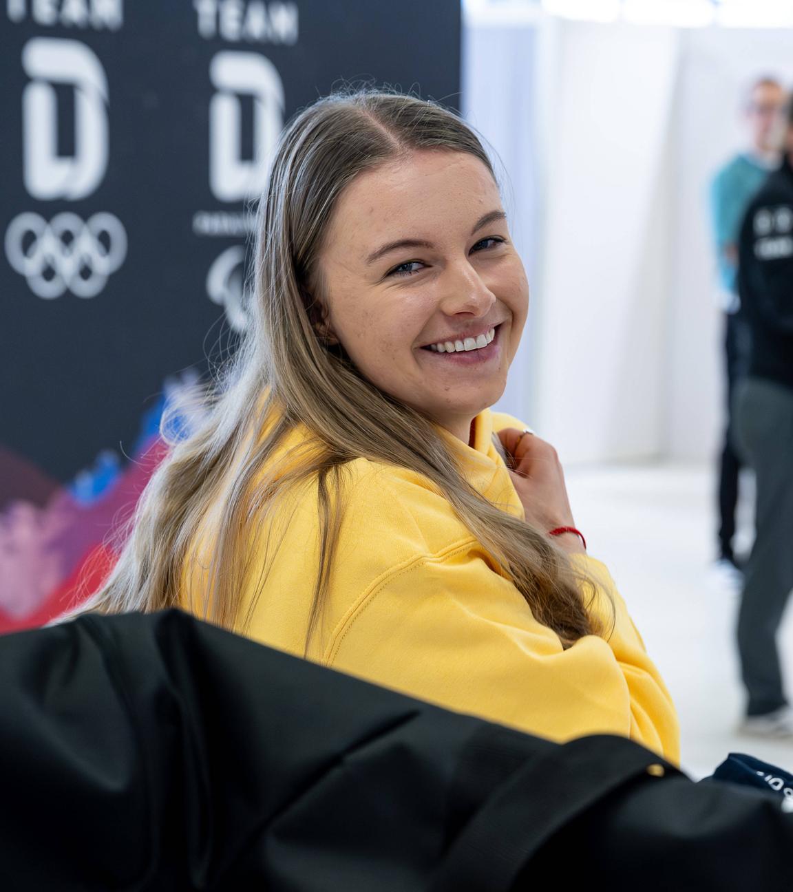 Emma Weiß (Deutschland) lachend. 