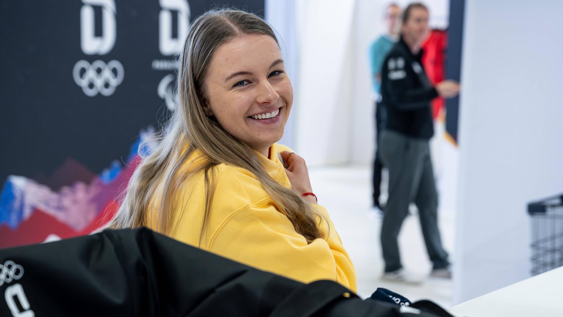 Emma Weiß (Deutschland) lachend. 