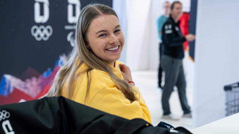 Emma Weiß (Deutschland) lachend. 