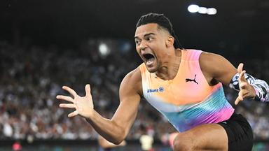 6,12 Meter: Karalis gewinnt Stabhochsprung