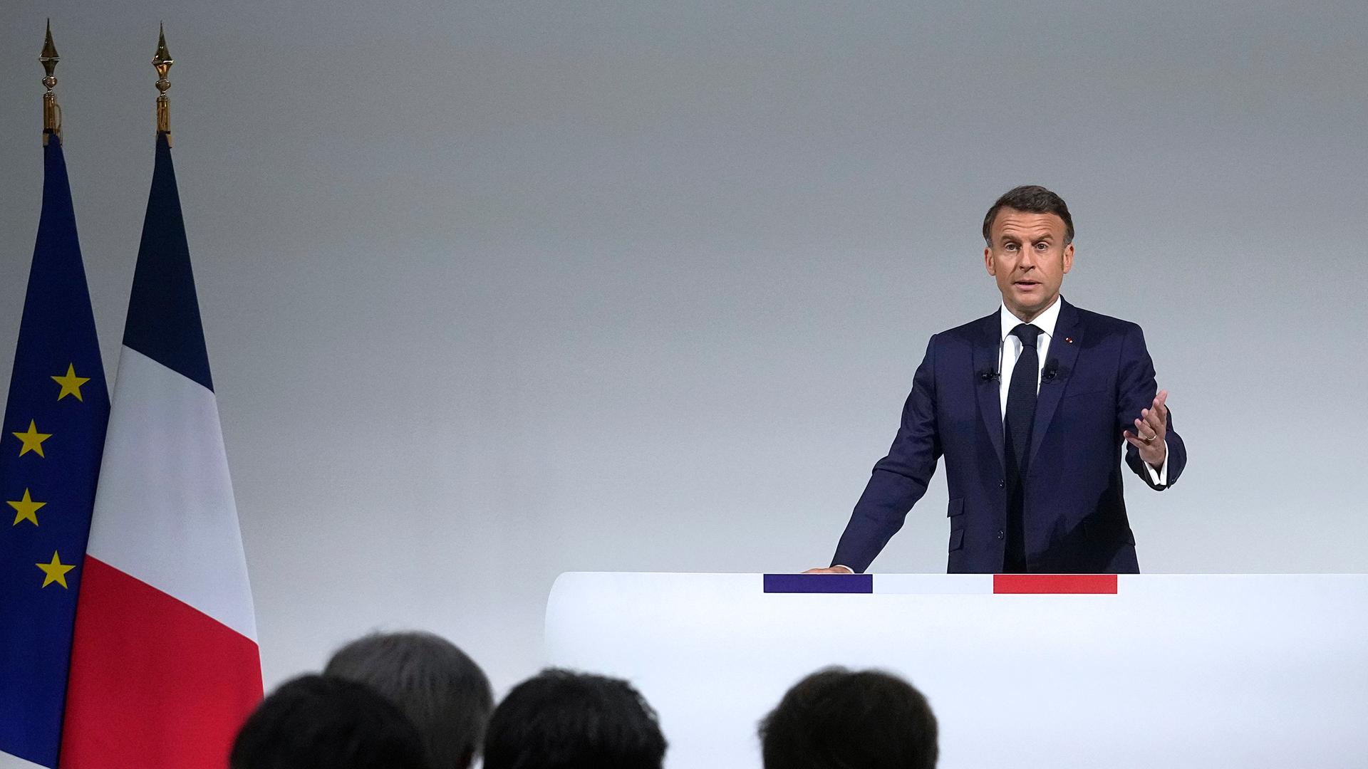 Der französische Präsident Emmanuel Macron hält eine Rede in Paris