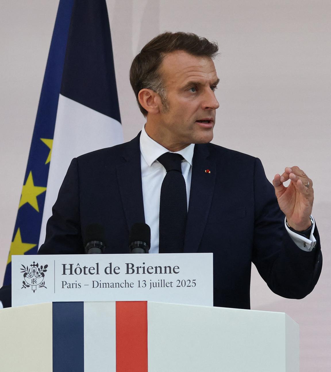 Frankreichs Präsident Emmanuel Macron hält Rede. 