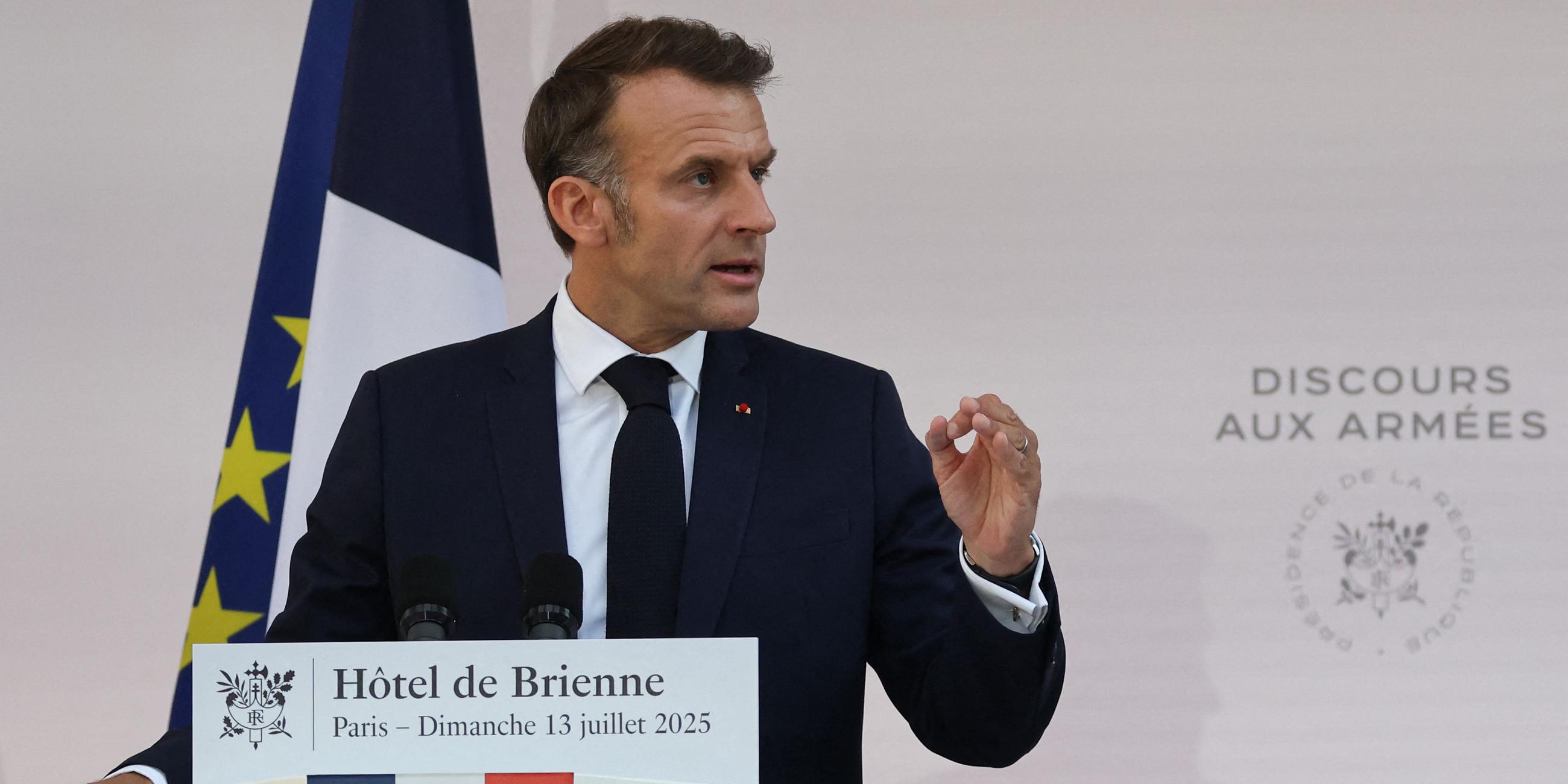 Frankreichs Präsident Emmanuel Macron hält Rede. 