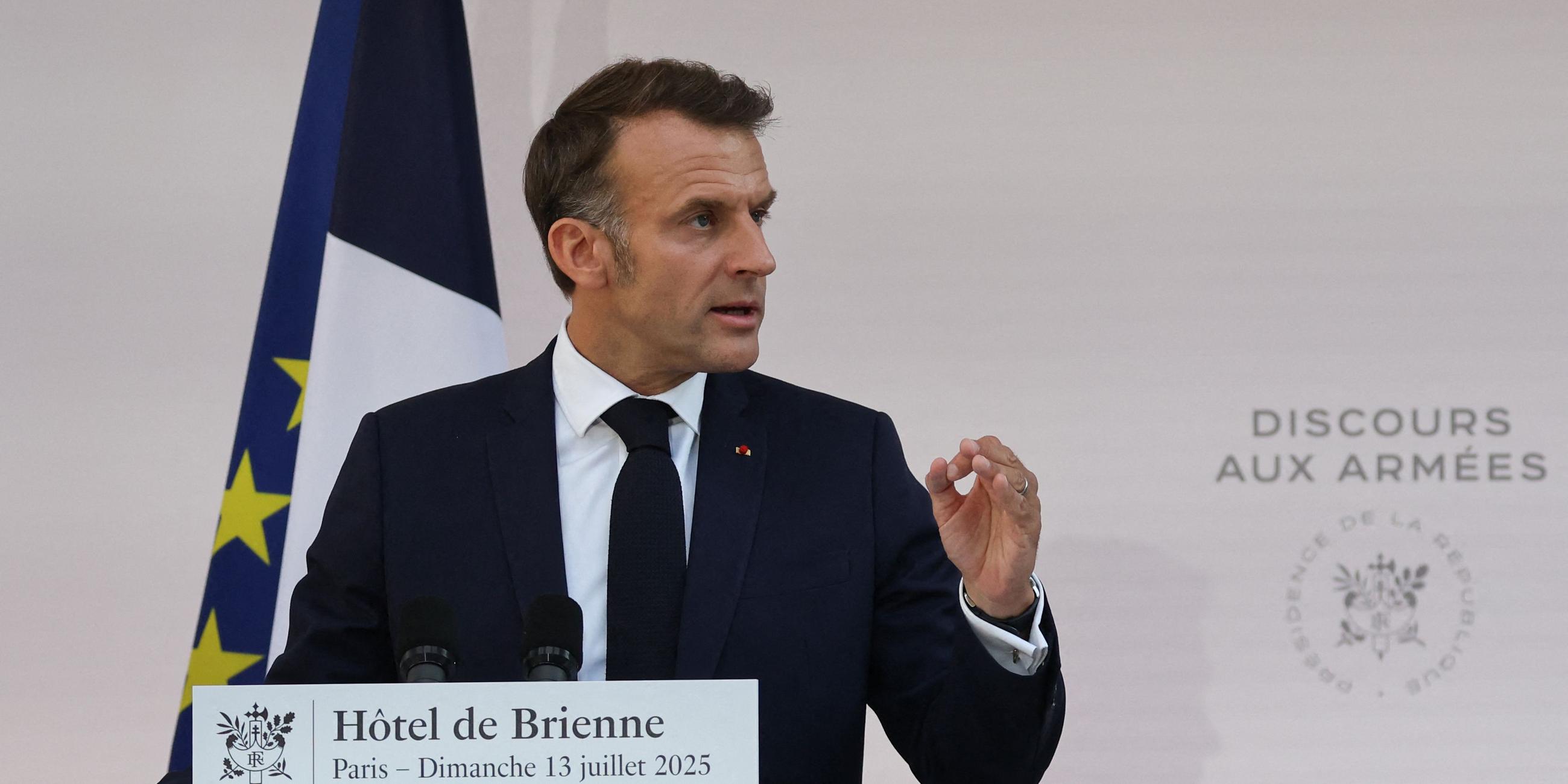 Frankreichs Präsident Emmanuel Macron hält Rede. 