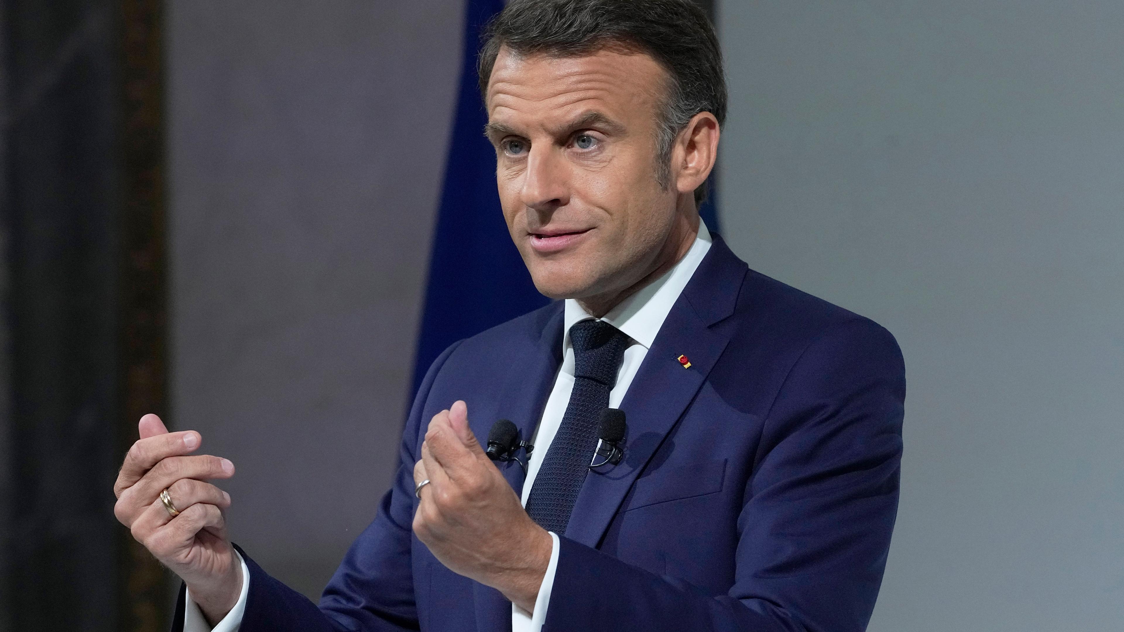 Vor den Neuwahlen in Frankreich hält Emmanuel Macron eine Rede.