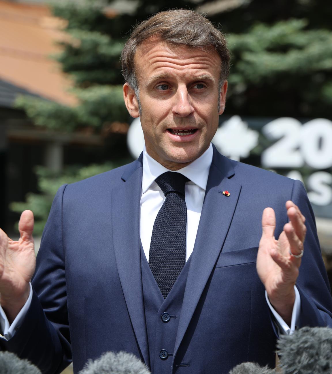 Emmanuel Macron spricht beim G7-Gipfel.