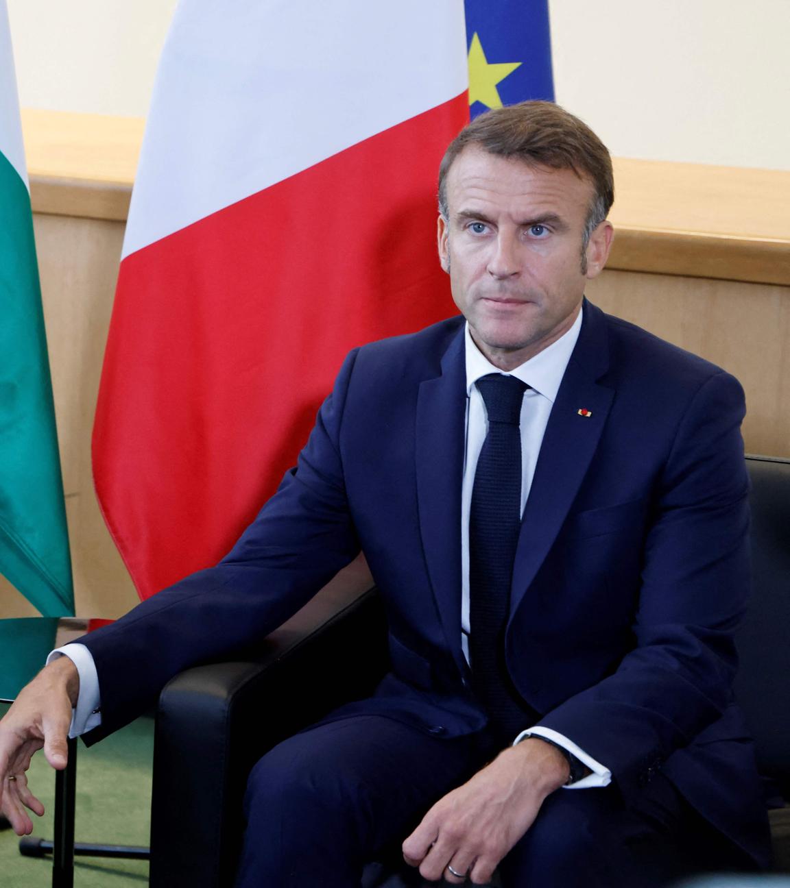 Archiv: Der französische Präsident Emmanuel Macron (r) trifft sich am 25. 9. 2024 am Rande der 79. Sitzung der Generalversammlung der Vereinten Nationen in New York mit dem palästinensischen Präsidenten Mahmud Abbas. 