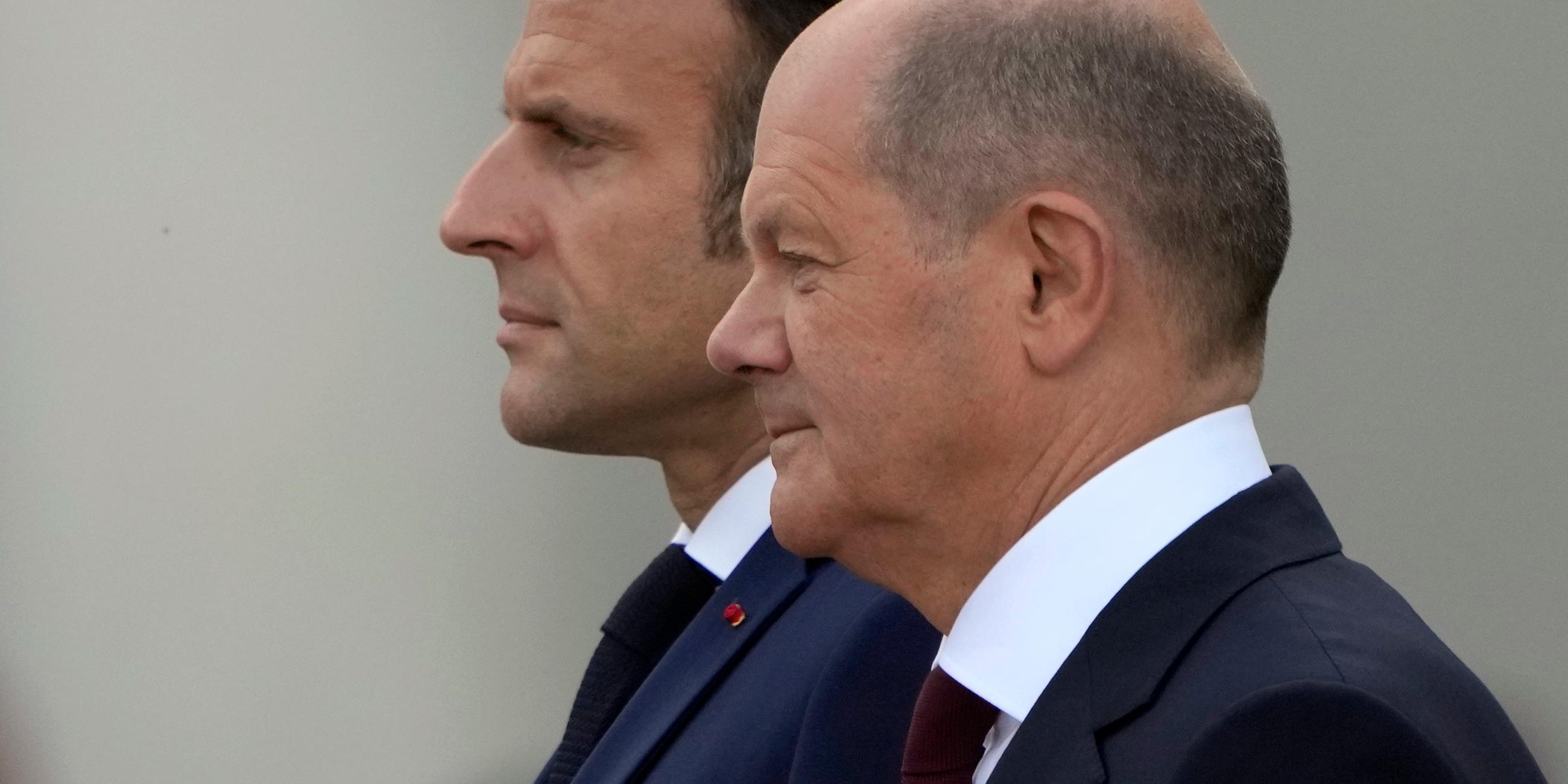 Frankreichs Präsident Emmanuel Macron und Bundeskanzler Olaf Scholz