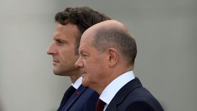 Frankreichs Präsident Emmanuel Macron und Bundeskanzler Olaf Scholz