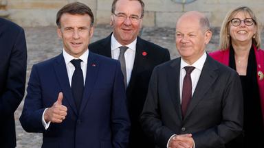 Frankreichs Präsident Emmanuel Macron und Bundeskanzler Olaf Scholz