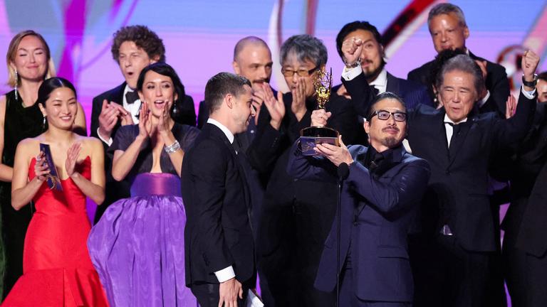 Hiroyuki Sanada nimmt den Emmy Award in Los Angeles entgegen