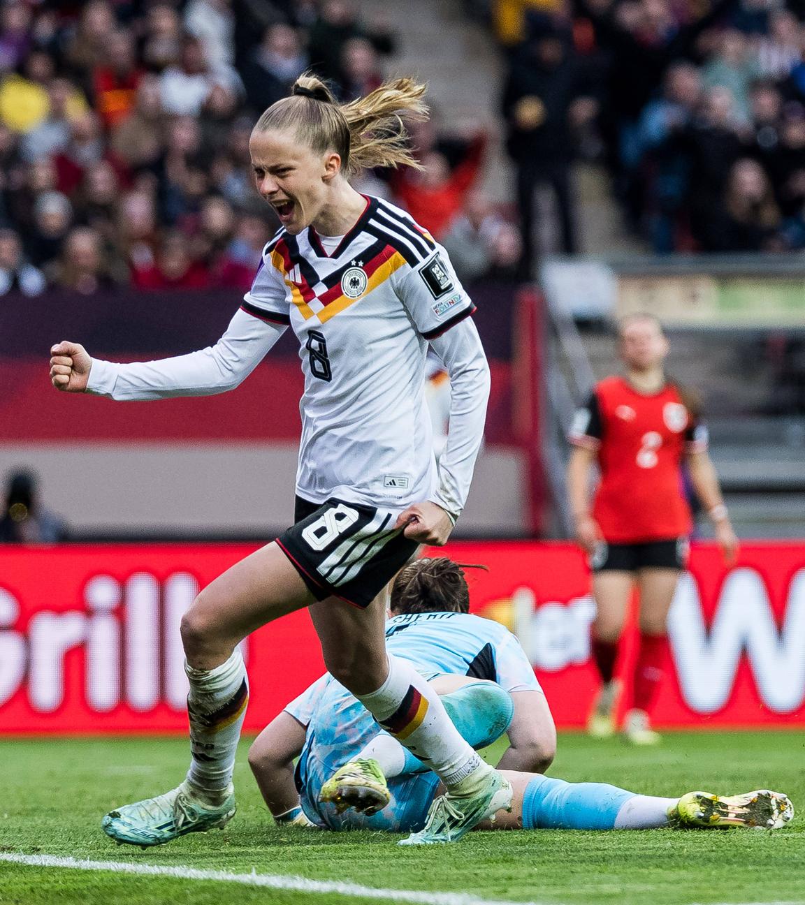 Die deutsche Nationalspielerin Vivien Endemann jubelt nach ihrem Treffer zum 2:0 in der WM-Qualifikation gegen Österreich