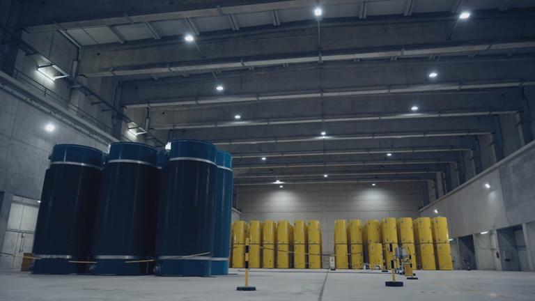 Container und Fässer für die Zwischwenlagerung von Atommüll