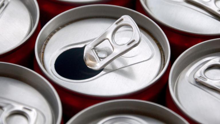 Getränkedosen von oben fotografiert