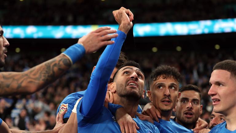 Vangelis Pavlidis (Griechenland) feiert seinen Treffer zum 1:0.