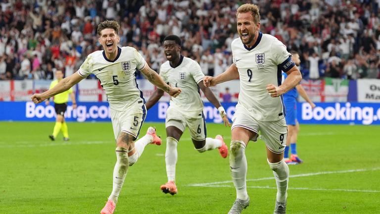 Harry Kane jubelt nach seinem Tor zum 2:1 gegen Slowakei in der Verlängerung.