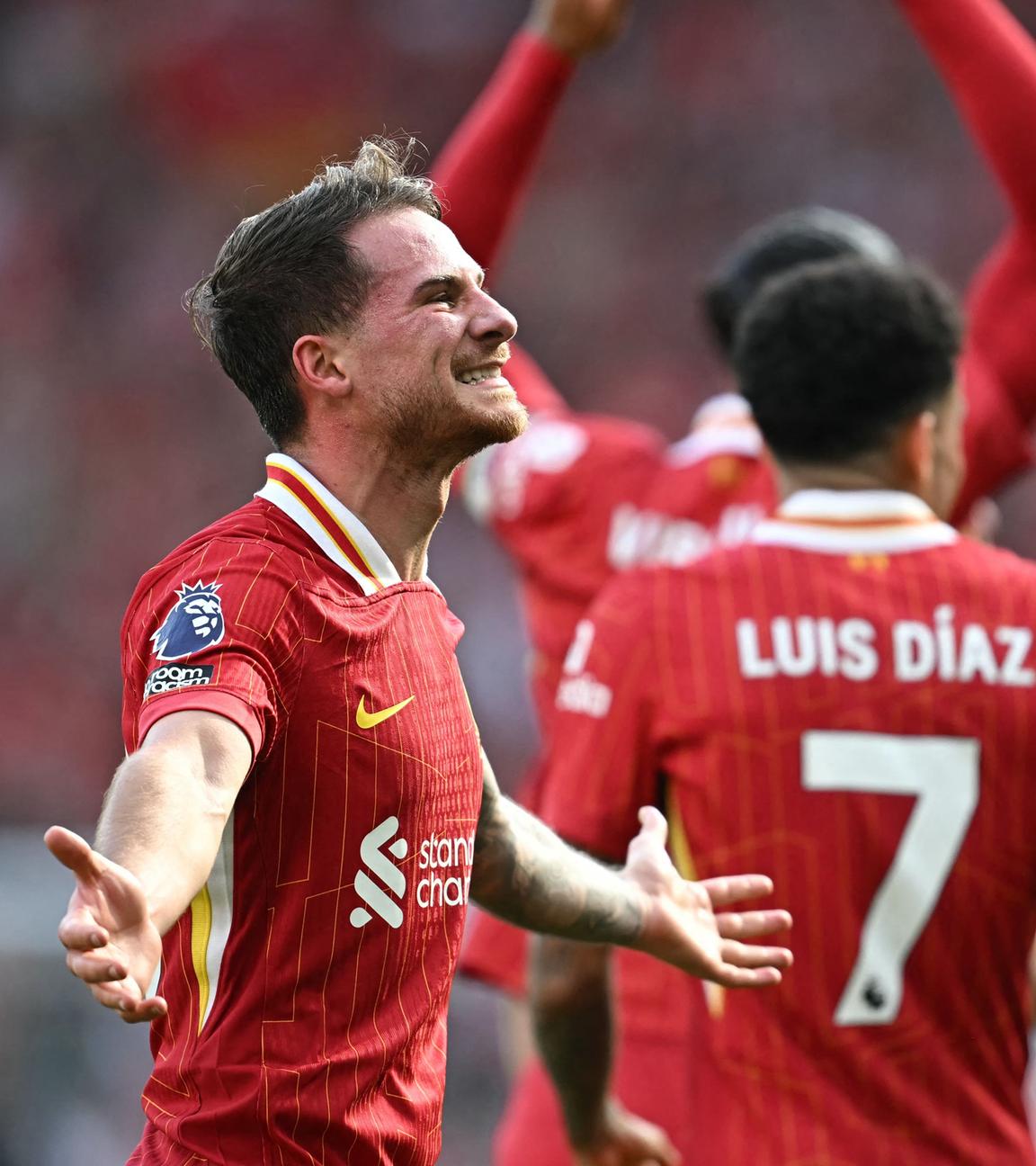 Liverpools Alexis Mac Allister jubelt nach seinem Tor zum 2:1 gegen Tottenham.