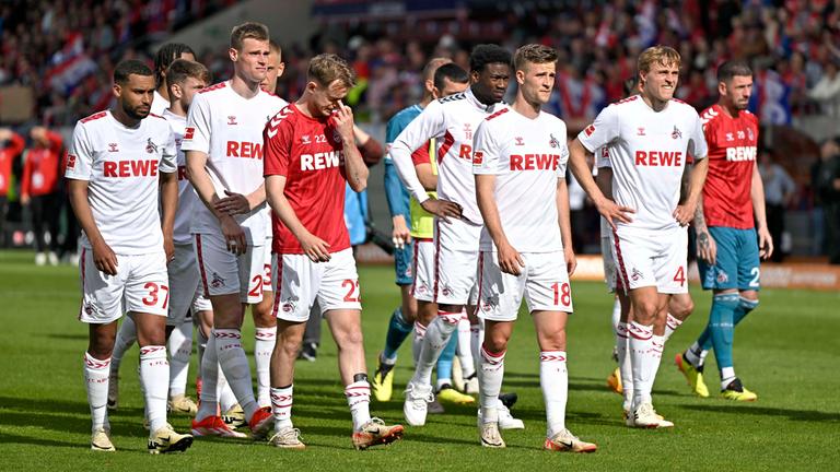 Die Kölner Spieler sind nach dem Spiel enttäuscht am 18.05.24.