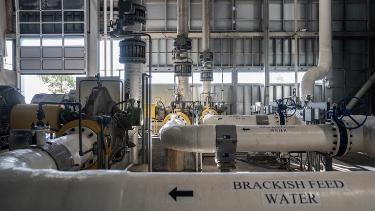 Rohre einer Entsalzungsanlage