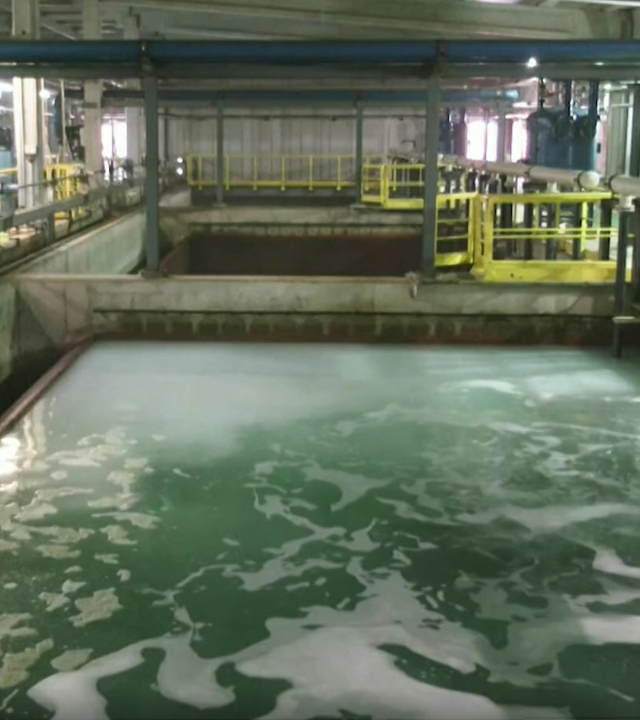 Ein Wasserbecken einer Entsalzungsanlage