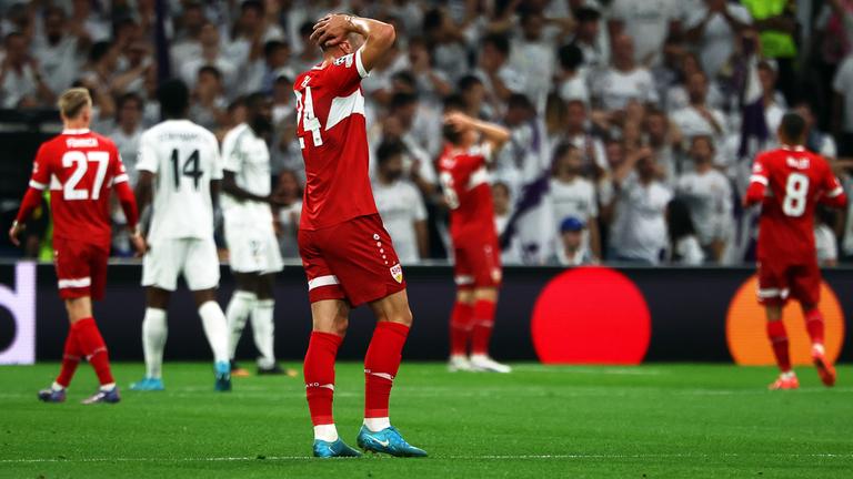 Stuttgarts Jeff Chabot (M) reagiert.