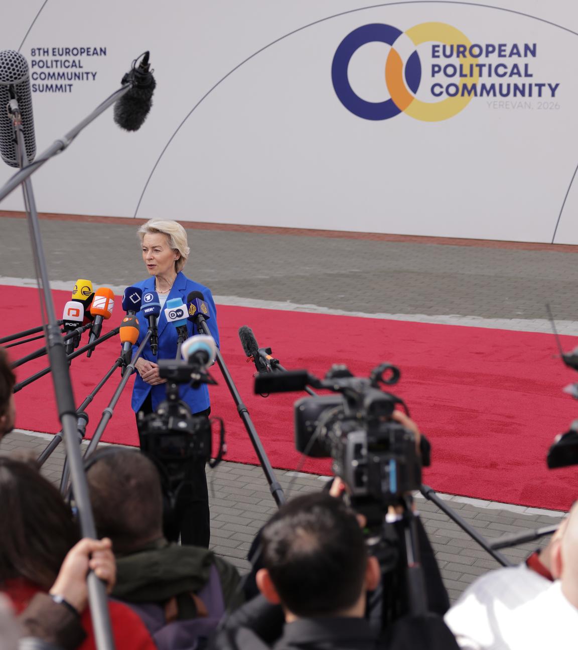 Jerewan: Kommissionspräsidentin Ursula von der Leyen spricht mit den Medien auf dem Gipfel der Europäischen Politischen Gemeinschaft.