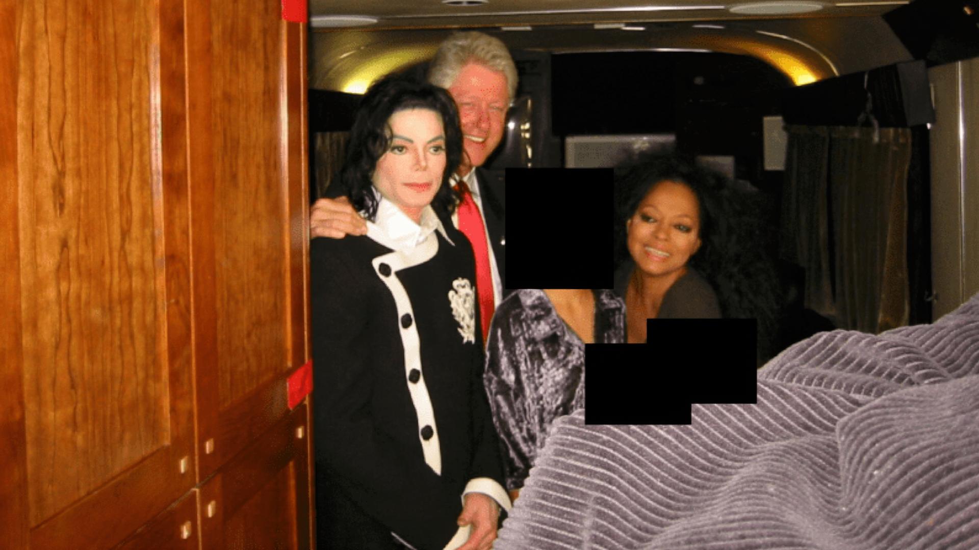 Dieses Bild zeigt Michael Jackson, Ex-präsident Bill Clinton, Diana Ross und eine unbekannte Person.