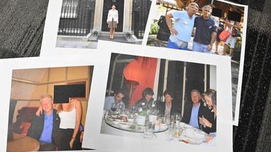Diese Fotos zeigen Bill Clinton, Mick Jagger, Richard Branson zusammen mit Jeffrey Epstein und auch Ghislaine Maxwell.