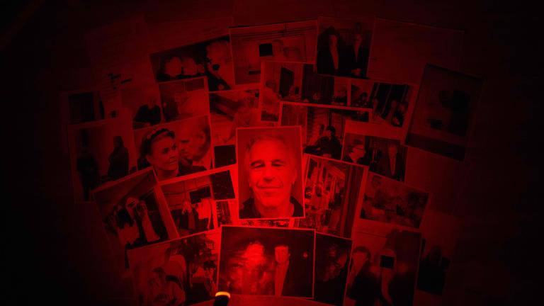 Symbolbild: undatierte Bilder, die das US-Justizministerium am 30. 1. 2026 im Rahmen der Jeffrey-Epstein-Akten zur Verfügung stellte