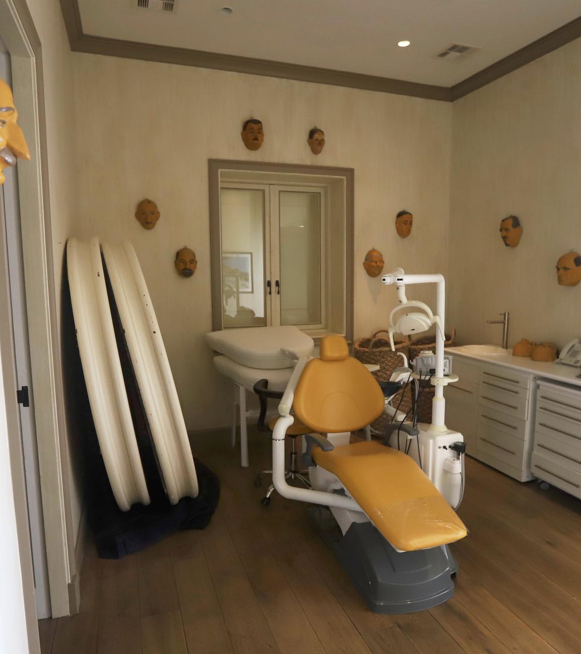 Archiv: Dieses undatierte Foto, das von den Demokraten im House Oversight Committee veröffentlicht wurde, zeigt ein Zimmer auf der Insel von Jeffrey Epstein auf den US Virgin Islands. 