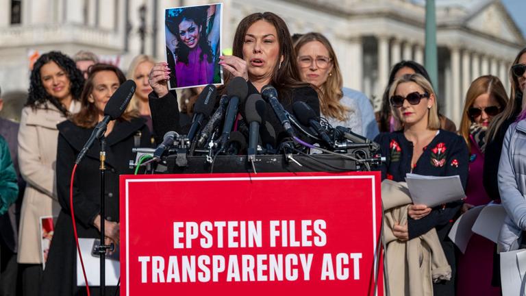 Epstein-Betroffene halten Pressekonferenz vor dem US-Kongress
