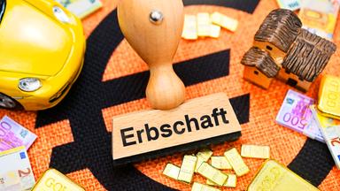 Stempel mit "Erbschaft" als Aufdruck auf Eurozeichen