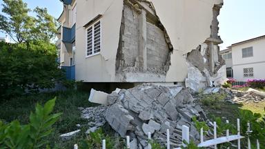 Italien, Neapel: Durch das Erdbeben beschädigte Wohnhäuser