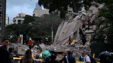 Die US-Erdbebenwarte USGS gab die Stärke des ersten Bebens mit 7,2 an, die des zweiten mit 7,5. 